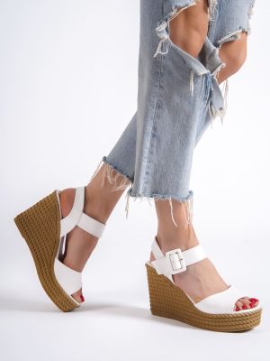 PERLA Tokalı Lastikli Dolgu Topuklu Ortopedik Taban Hasır Görünümlü Kadın Sandalet KT Beyaz